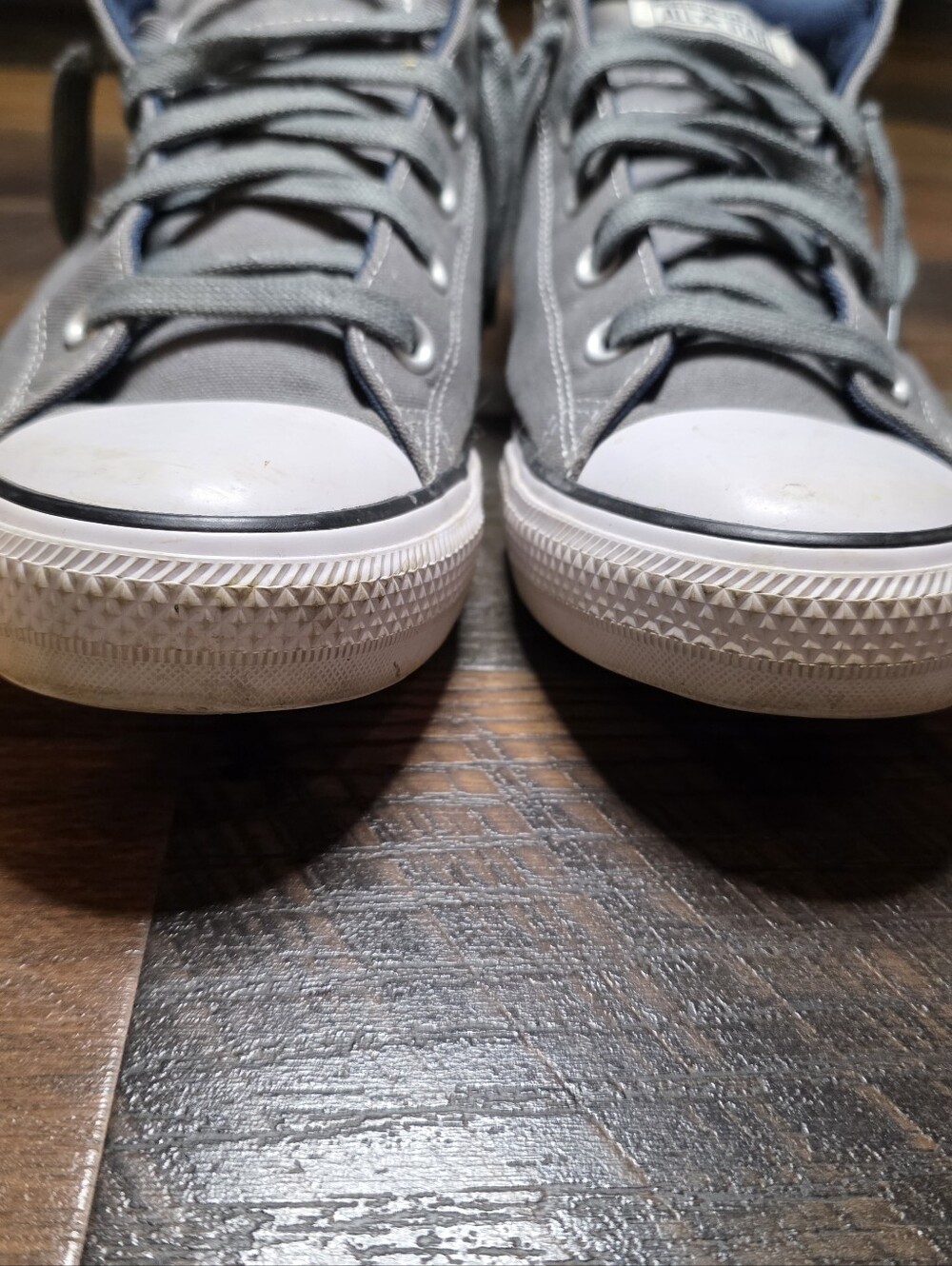 Mens 10.5 Converse In Grey - Picture 6 of 9